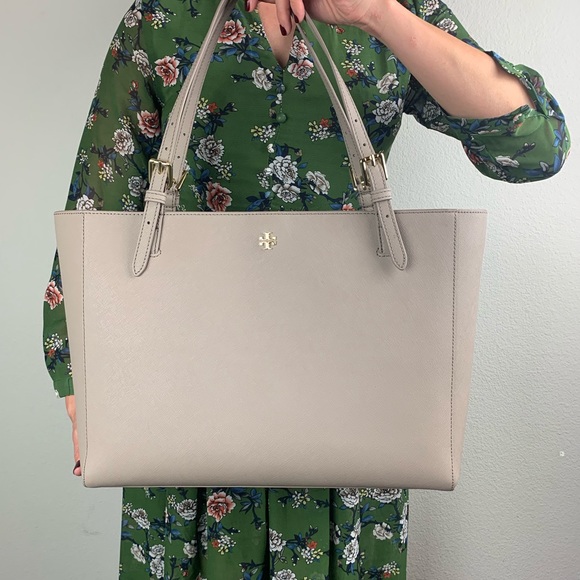 Tory Burch Emerson Large Leather Buckle Tote - Picture 6 of 8